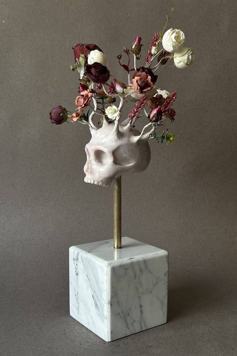 Original Figurative Floral Sculpture by Francesca Dalla Benetta