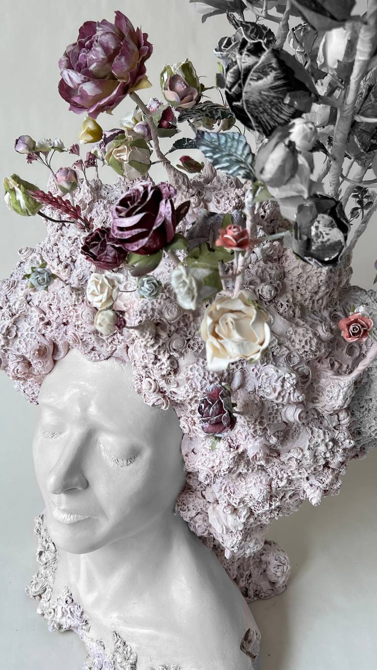 Original Floral Sculpture by Francesca Dalla Benetta