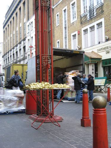 Goldene Erweiterung/Golden expansion. Street art project London, Chinatown, UK, Dec 2010. Renate Egger and Wilhelm Roseneder.   thumb