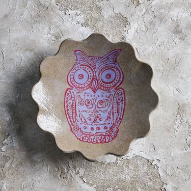 Owl on a grey ceramic bowl thumb