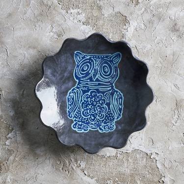 Blue owl on a black ceramic bowl thumb