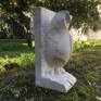 Piece carved by hand looking for elegance and simplicity and at the same time the liveliness and wisdom of the owl as an archetypal symbol of the search through stillness.
Albamiel Sandstone carved by hand.