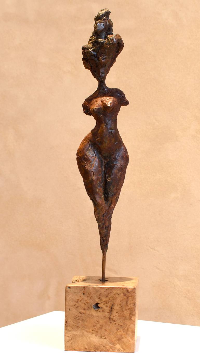 Original Art Deco Women Sculpture by Pablo Lara