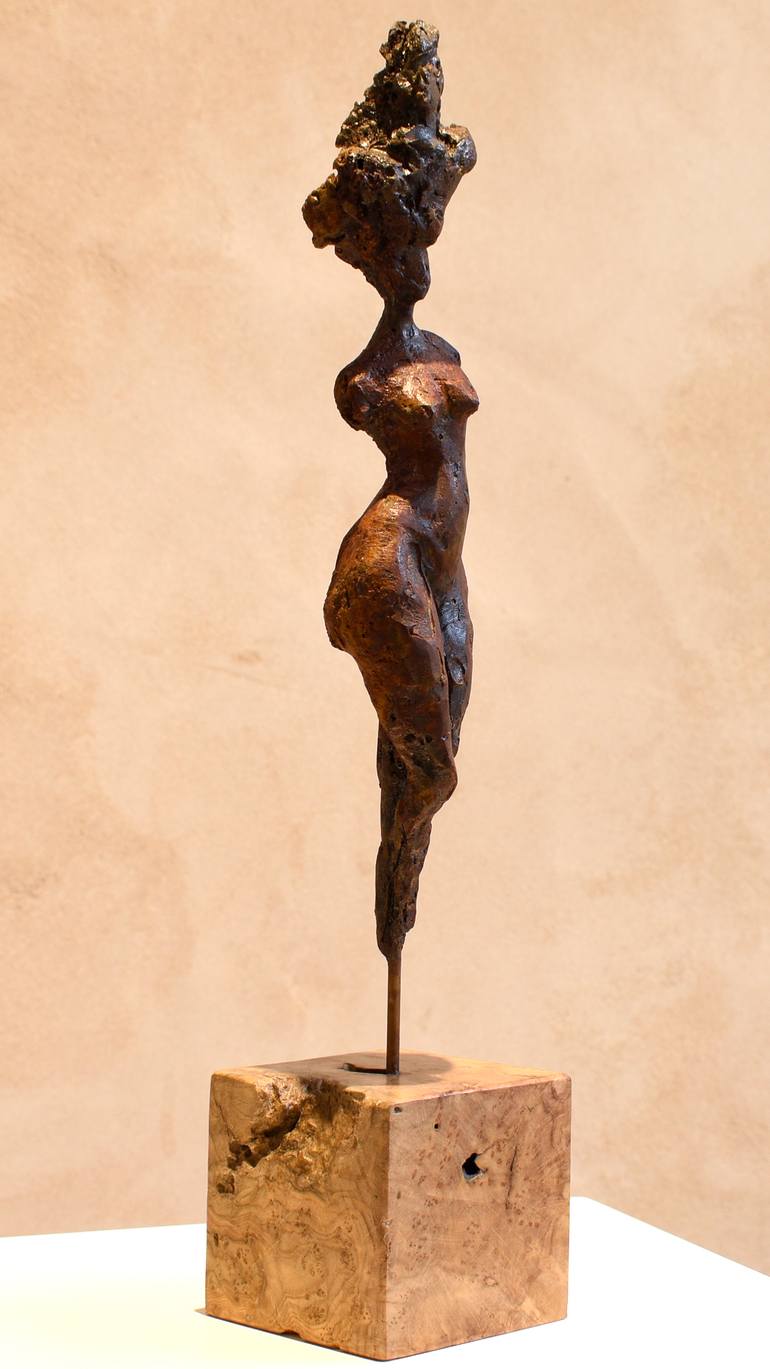Original Art Deco Women Sculpture by Pablo Lara