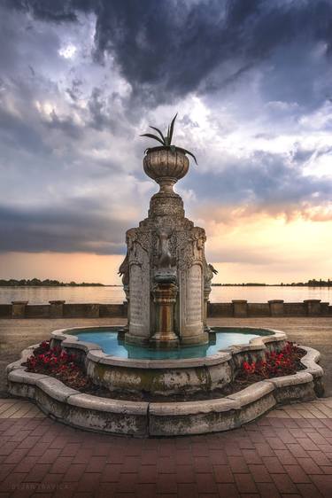 Memorial fountain thumb