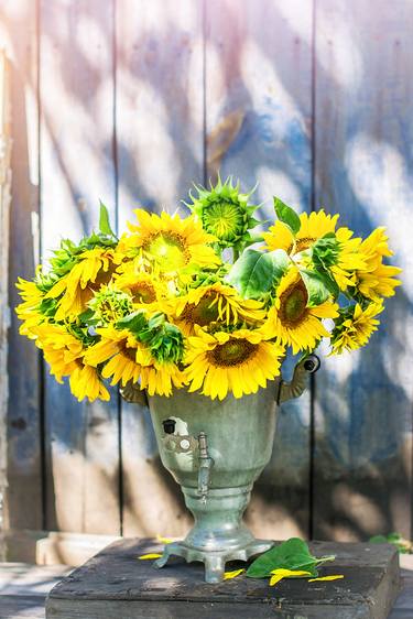 Vintage vase with sunflowers - Limited Edition of 5 thumb