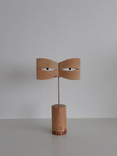 wooden sculpture "Staring" thumb