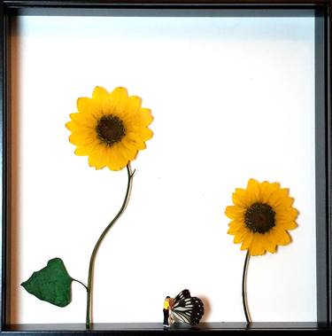 Sunflower Lovers thumb