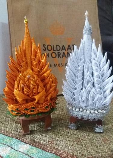 Gold and silver Thai sculptures thumb