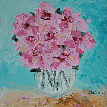 Pink flowers in a glass vase thumb