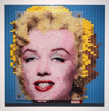 Andy Warhol's Marilyn - Dotted thumb