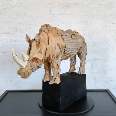 Original Figurative Animal Sculpture by Madia Nicoletta Cotimbo