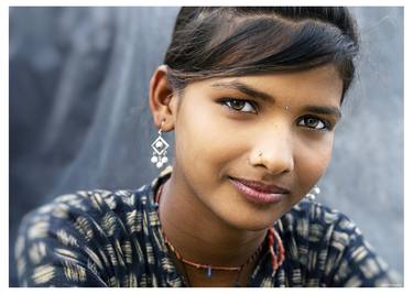Cute homeless girl in Jaisalmer - Limited Edition of 11 thumb