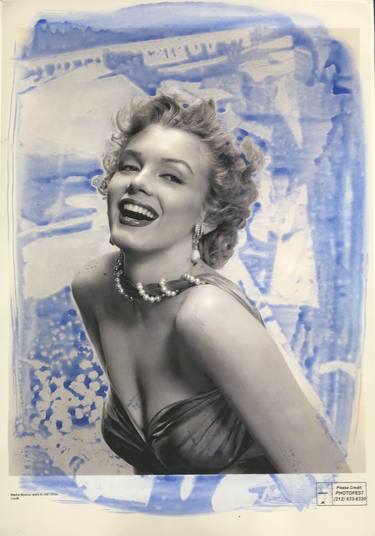 Marilyn Monroe in Yves Klein Blue Art Repel thumb