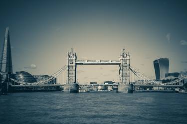 TOWER BRIDGE BW.1 - Limited Edition of 10 thumb