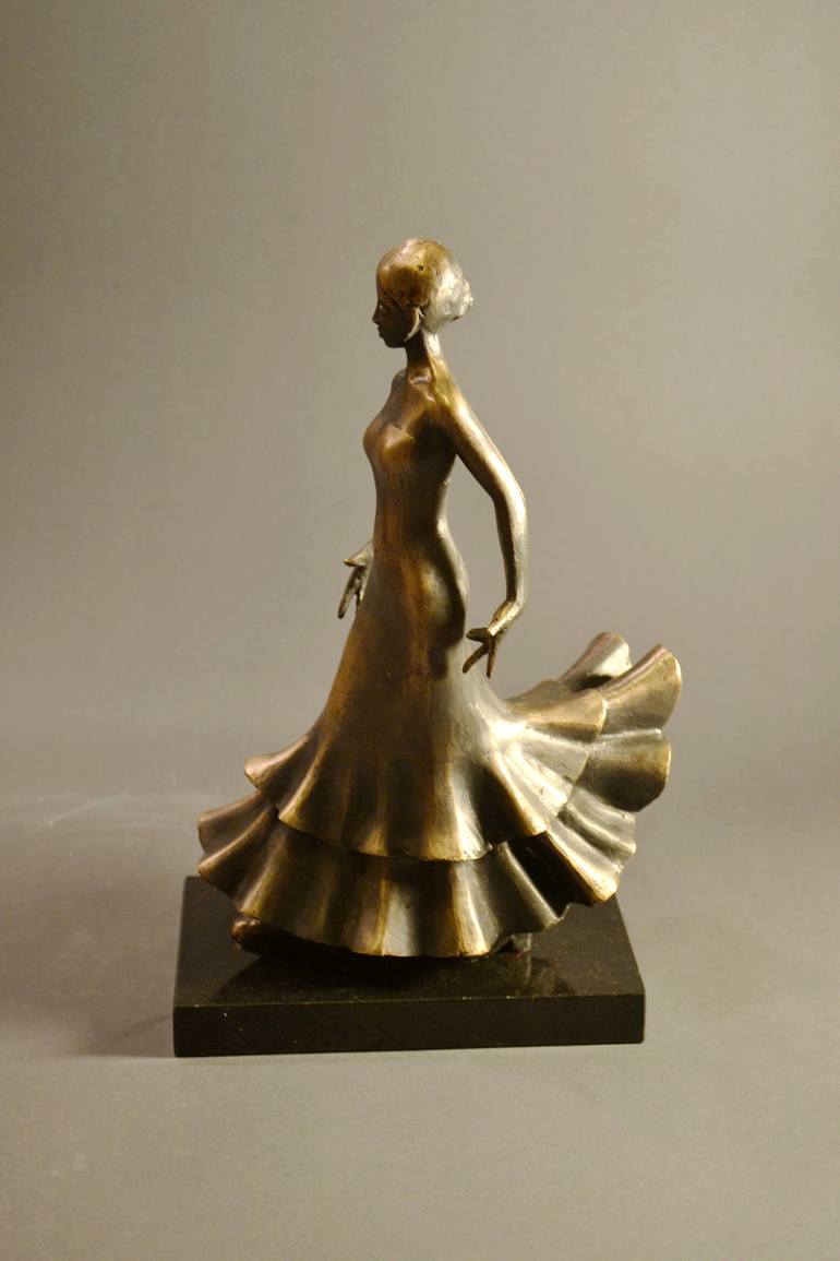 Original Figurative People Sculpture by Joanna Zakrzewska-Cholewa