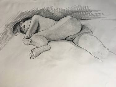 Girl laying down, fast drawing thumb