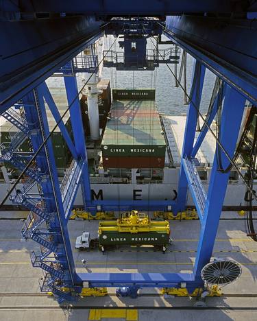 "Transtainer crane loading vessel" 1993 TMM, Manzanillo, Colima thumb