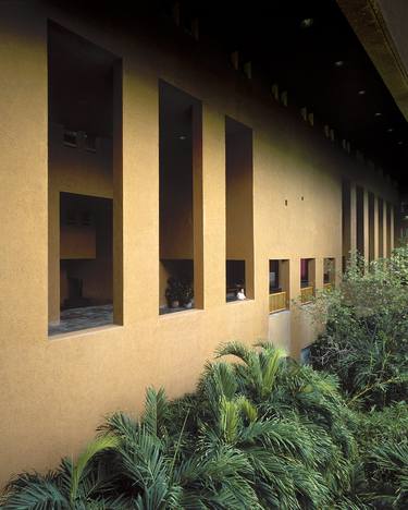 "Exterior of the Westin Regina, lateral view" 1993 De Yturbe thumb