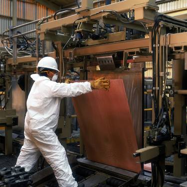"Harvesting a pure copper sheet" 1997 Grupo México thumb