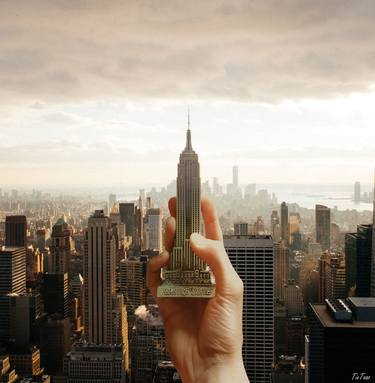 New-York in my hand thumb