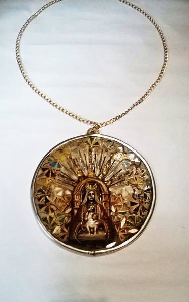 SMALL MEDALLION FOR WALL, ORIGINAL MOSAIC WITH EMBEDDED MIRRORS WITH VIRGIN OF COROMOTO , AND CHAIN thumb