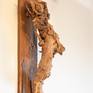 I offer the hanging sculpture of unknow wood (old busch) on the old patined oak plate with the old rusted hinge, and with the surface treatment (matt varnish) without any new cuts. The sculpture is humidity stabilized, manually cleaned, without the surface treatment leaved originaly.