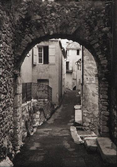 Archway, Mons, Provence thumb