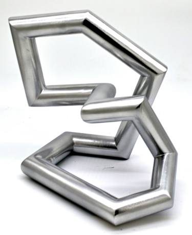 Original Geometric Sculpture by Pablo Alfredo de la Peña