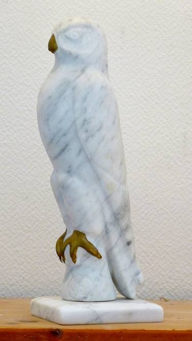 Carrara Marble Wild Animal - Falcon thumb