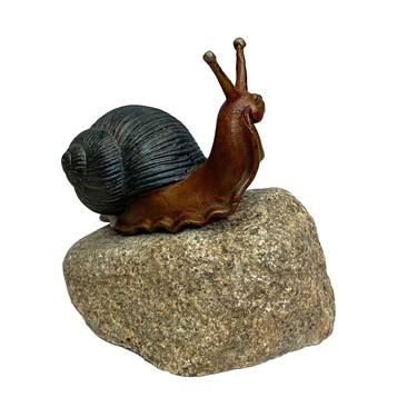 Snail thumb