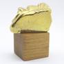 A micro sculpture in brass with gold patina on a wooden base.
Inspired from the ancient Greek drama.