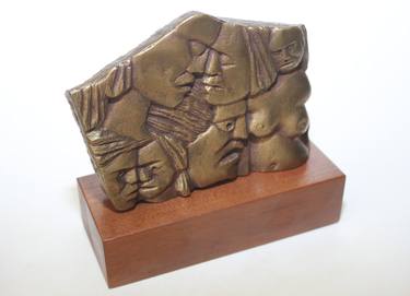 Composition of faces and bodies in brass thumb