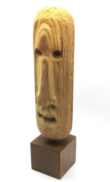 Wooden totem ( i ) thumb