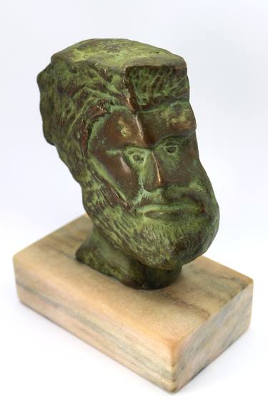 Brass bust with patina thumb