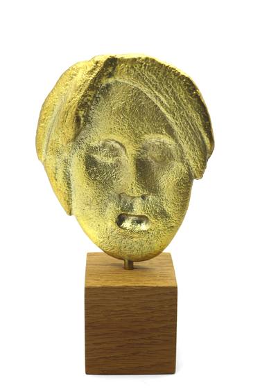 Face in brass with gold patina thumb