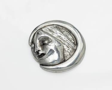 Paperweight in polished aluminιum thumb