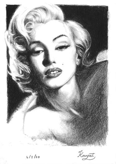 Marilyn Monroe with bordered thumb