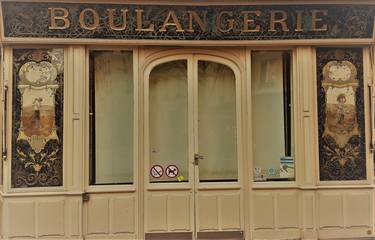 Closed Boulangerie Paris thumb