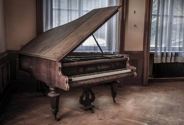 PIANO (Small) - Limited Edition of 5 Photograph thumb