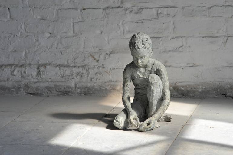 Original Figurative People Sculpture by Valerie Otte