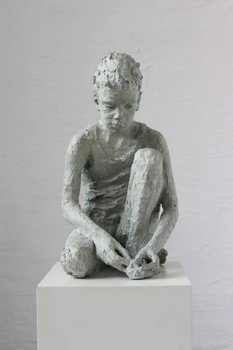 Original Figurative People Sculpture by Valerie Otte