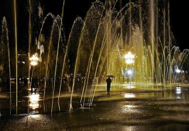 Man with an umbrella near the fountains - Limited Edition of 10 thumb