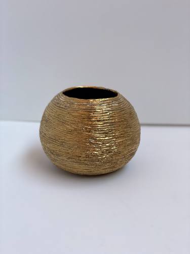Carved sphere vase with golden layer thumb