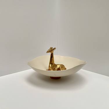 Bowl with golden giraffe thumb