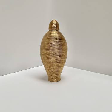 Elegant urn with lid made with love thumb