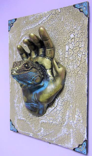 Iguana on hand artwork for wall thumb