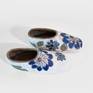 The Porcelain Flower Shoes
Pottery

The art work material is she's hand made ceramic.
And baked in an electric ceramic kiln over 1200 Celsius in a modern method.

Made in Jeju Island, South Korea 2019

Bongsook Paik