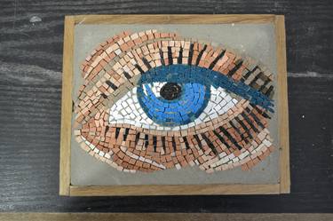 Mosaic eye thumb