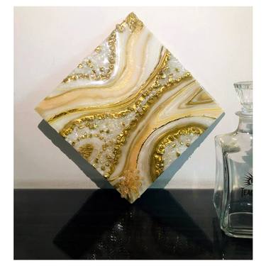 White and golden Geode wall painting thumb